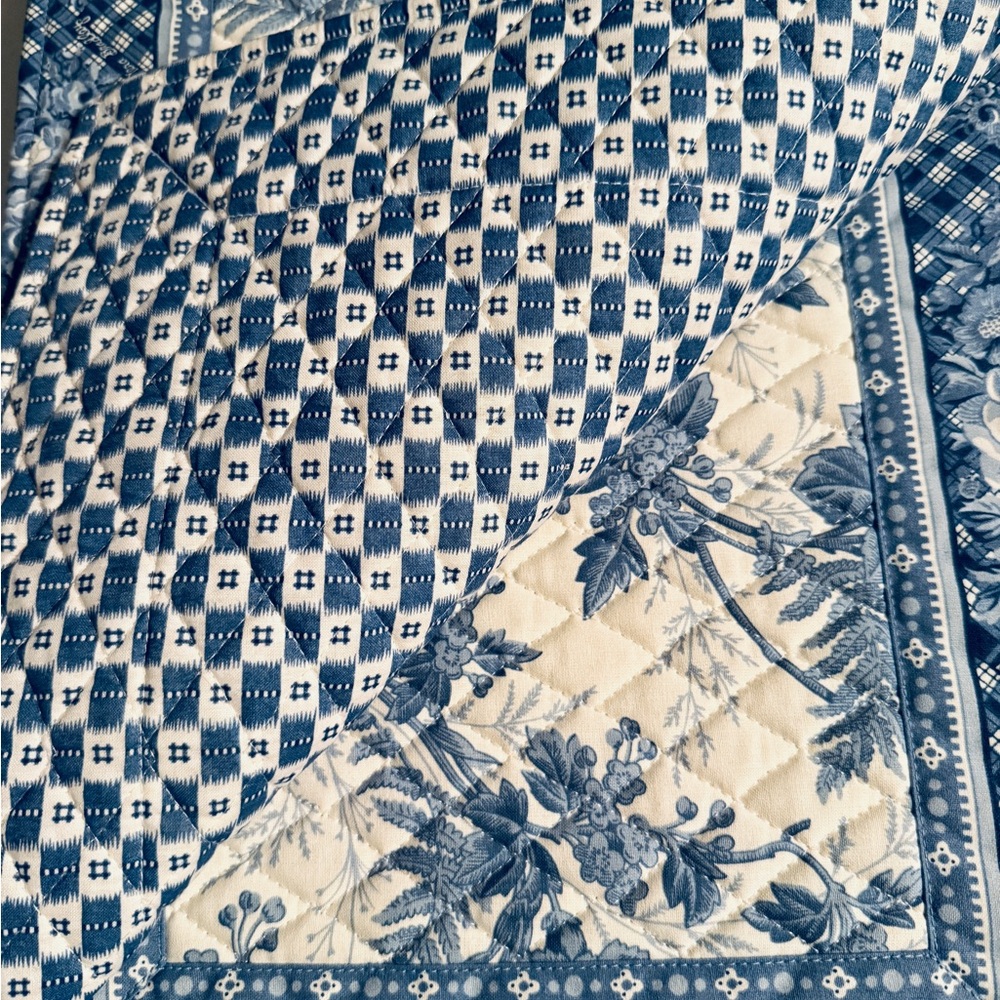 Vintage Vera Bradley Placemats in BLUE TOILE NEW RARE HTF. TWO. - Picture 2 of 3